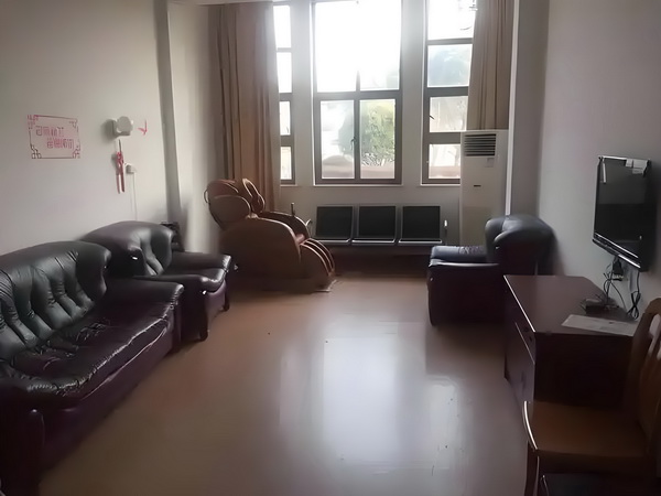 裙臣